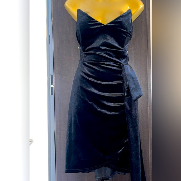 Velvet Mini Dress🖤 - Picture 5 of 9